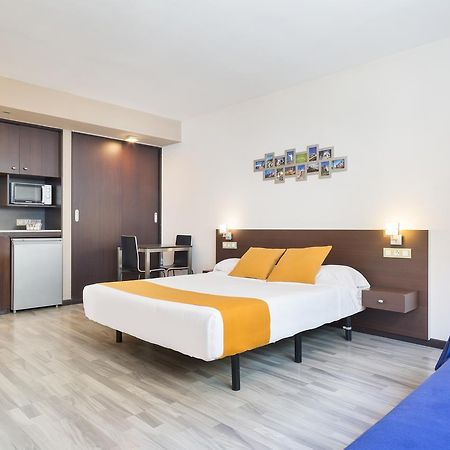 Ginosi Basics Centric Apartel Castelldefels Exterior photo