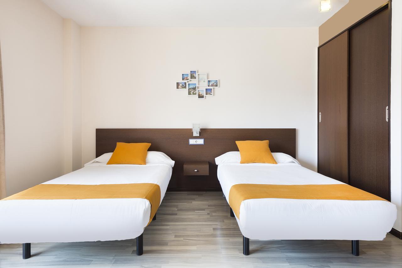 Ginosi Basics Centric Apartel Castelldefels Exterior photo