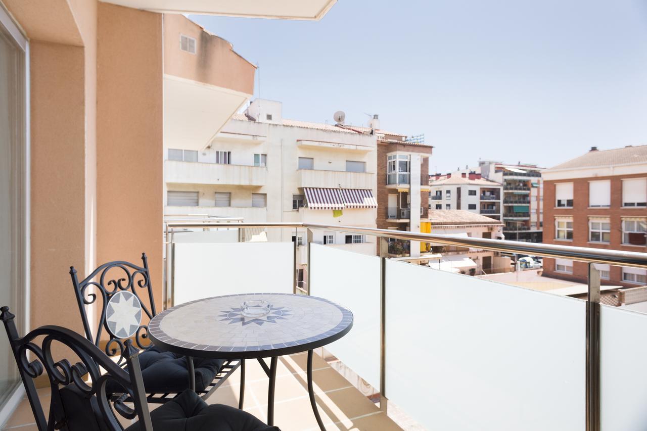 Ginosi Basics Centric Apartel Castelldefels Exterior photo