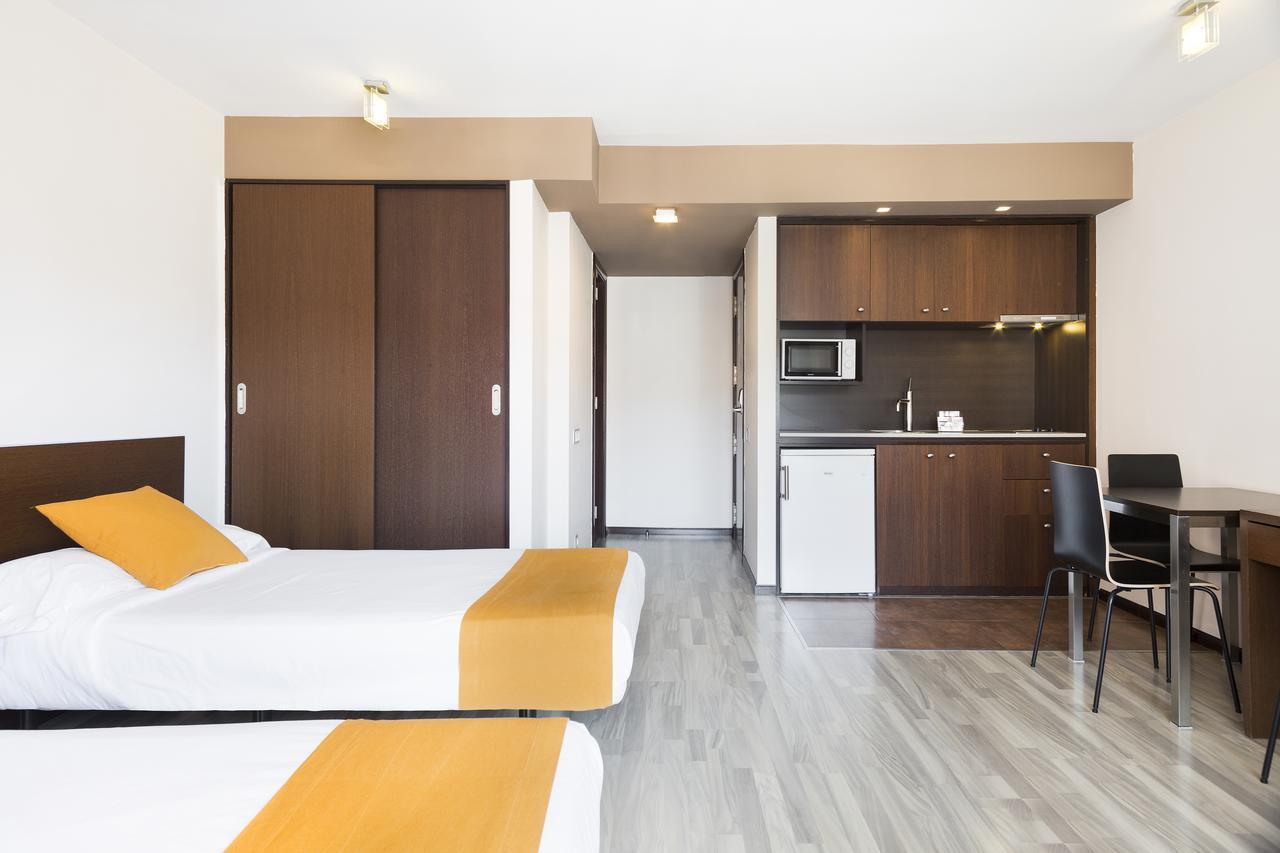 Ginosi Basics Centric Apartel Castelldefels Exterior photo