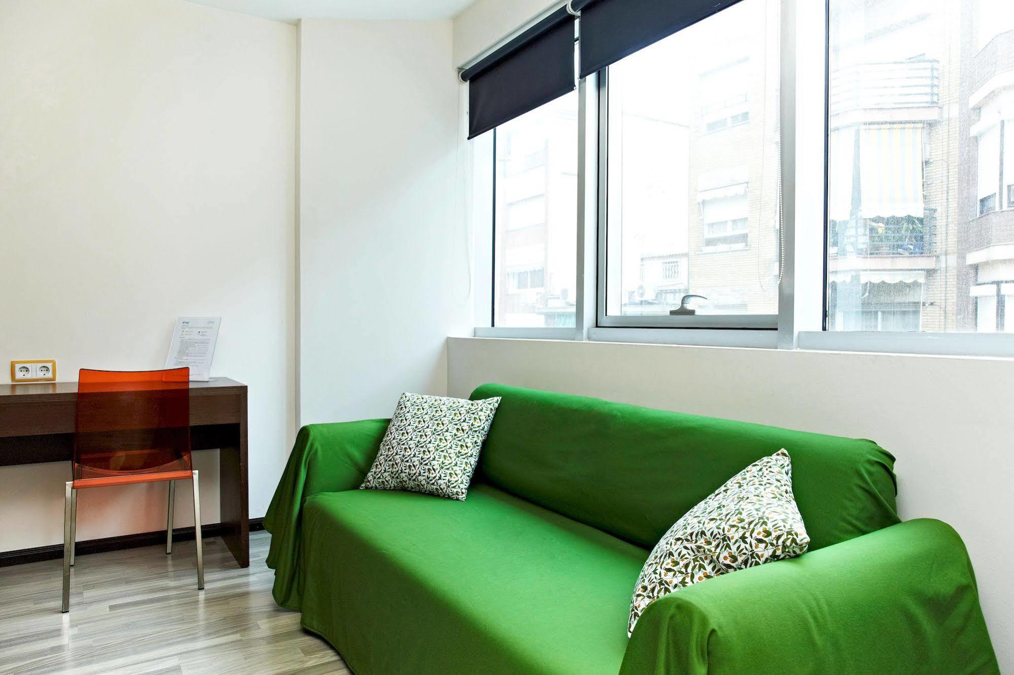 Ginosi Basics Centric Apartel Castelldefels Exterior photo