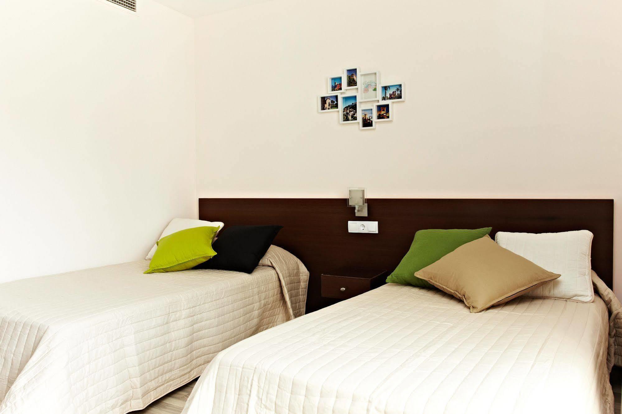 Ginosi Basics Centric Apartel Castelldefels Exterior photo