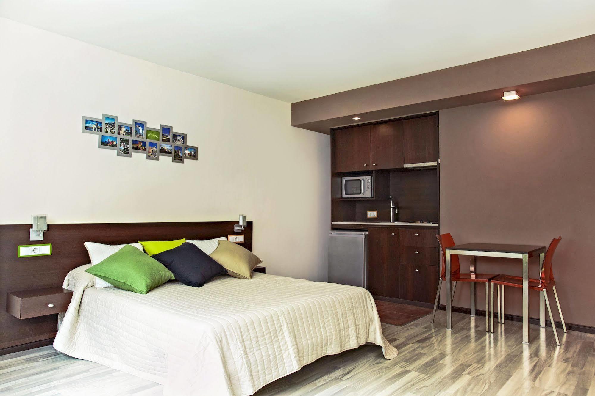Ginosi Basics Centric Apartel Castelldefels Exterior photo