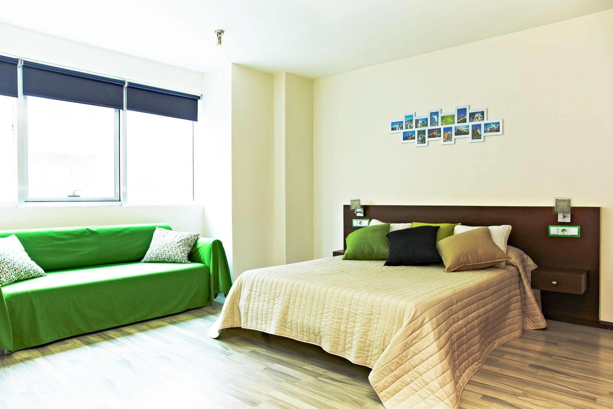 Ginosi Basics Centric Apartel Castelldefels Exterior photo