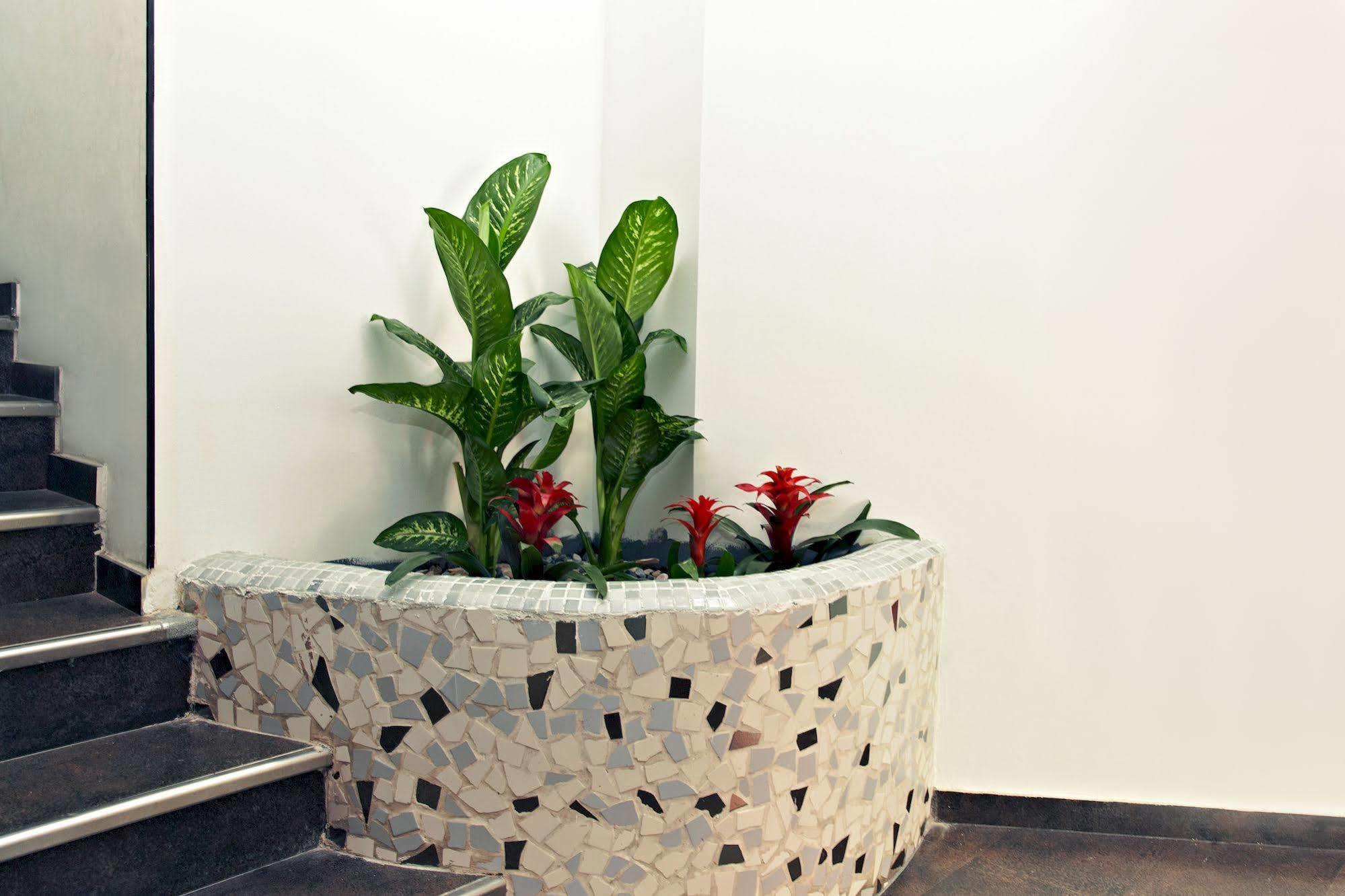 Ginosi Basics Centric Apartel Castelldefels Exterior photo